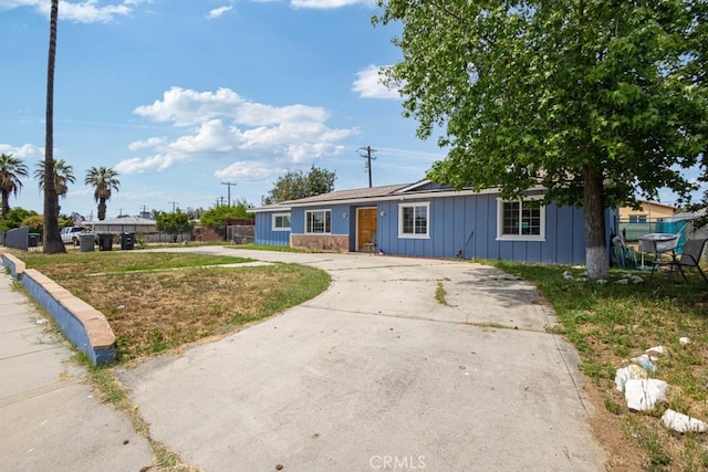 1030 Perrisito St, Perris, CA 92570 - single story home featuring board and batten siding and driveway