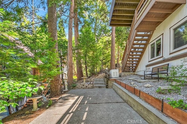 145 Cumberland Dr, Lake Arrowhead, CA 92352 - view of side of home with stairs