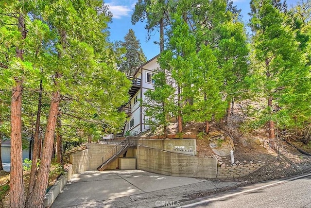 145 Cumberland Dr, Lake Arrowhead, CA 92352 - view of side of home featuring stairway