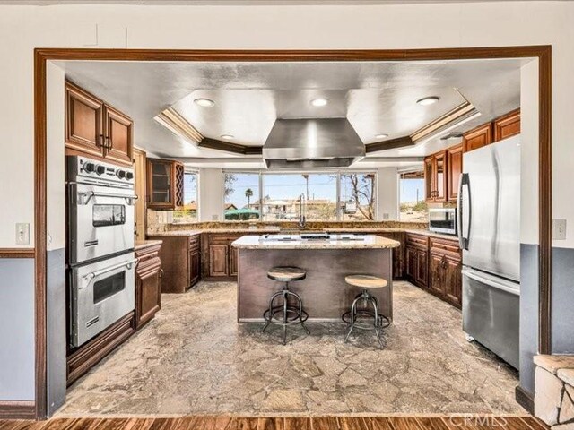 4689 Stirrup Ln Unit 29, Palms, CA 92277 - kitchen featuring appliances with stainless steel finishes, a tray ceiling, healthy amount of natural light, crown molding, and recessed lighting