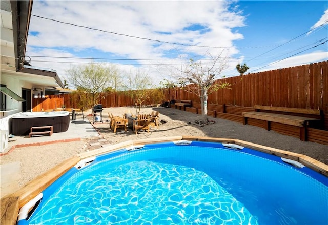 60515 Alta Loma Dr, Joshua Tree, CA 92252 - view of swimming pool featuring a hot tub, a fenced backyard, and a patio area