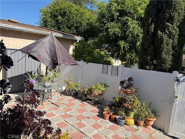 25779 Via Lomas Unit 170, Laguna Hills, CA 92653 - fenced backyard with a patio