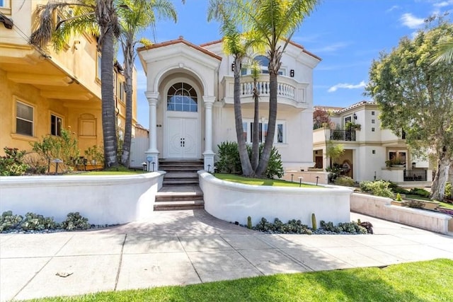 723 N Lucia Ave Unit A, Redondo Beach, CA 90277 - view of front of home with stucco siding and a balcony