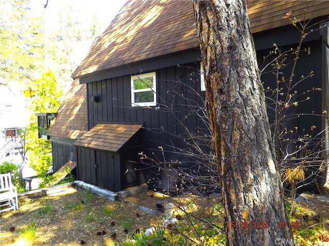 33020 Arrowbear, Running Springs, CA 92382 - view of side of home