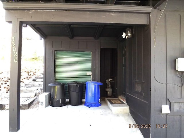 33020 Arrowbear, Running Springs, CA 92382 - view of garage