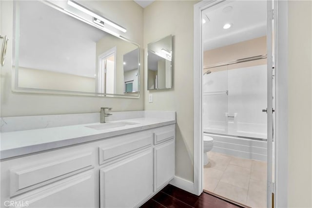 2473 Oswego St Unit 17, Pasadena, CA 91107 - bathroom featuring toilet, baseboards, vanity, and shower / tub combination