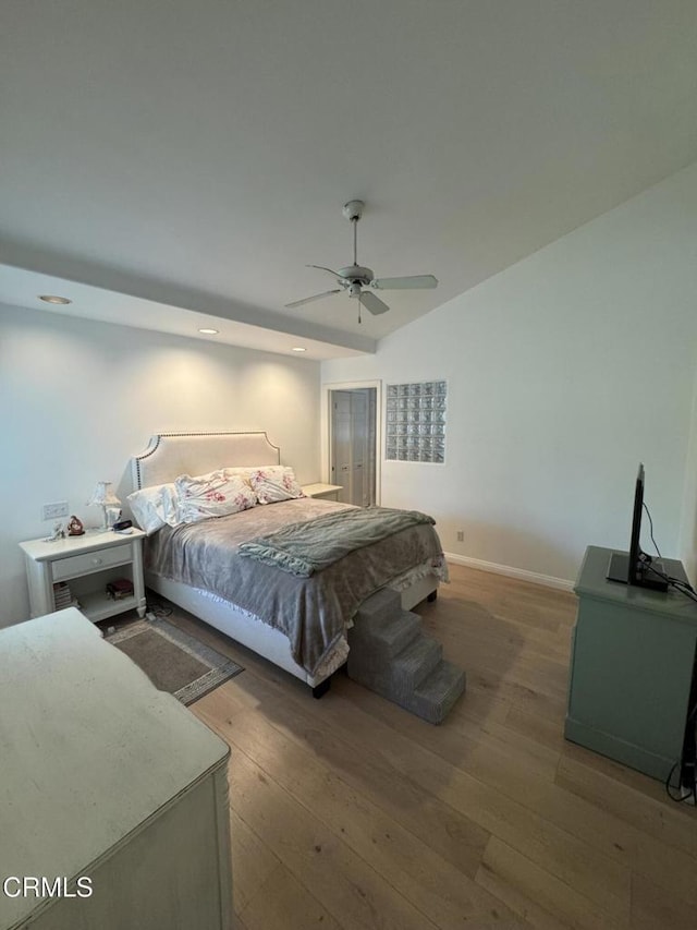 bedroom featuring hardwood / wood-style flooring, ceiling fan, recessed lighting, baseboards, and lofted ceiling