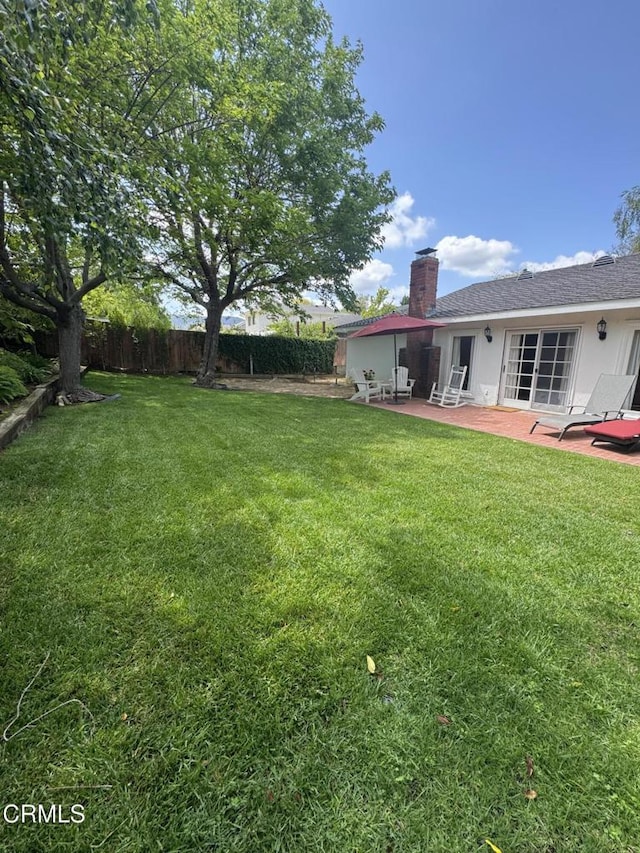 view of yard featuring a patio area
