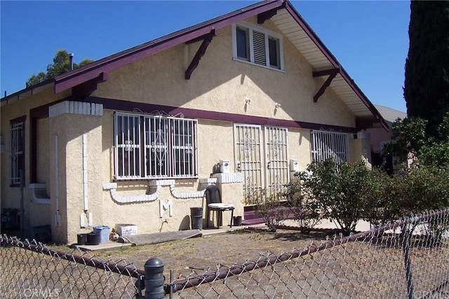 7100 S Figueroa St, Los Angeles, CA 90003 - back of property with stucco siding