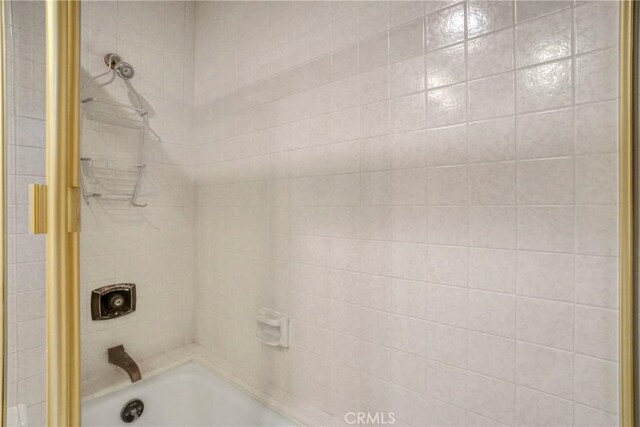 2311 Roscomare Rd Unit 16, Los Angeles, CA 90077 - bathroom featuring shower / tub combination