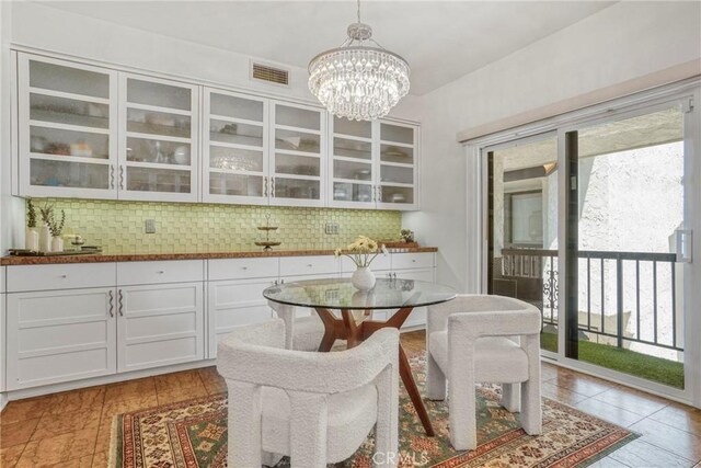 2311 Roscomare Rd Unit 16, Los Angeles, CA 90077 - dining area with a chandelier