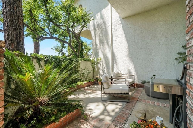 2311 Roscomare Rd Unit 16, Los Angeles, CA 90077 - view of patio