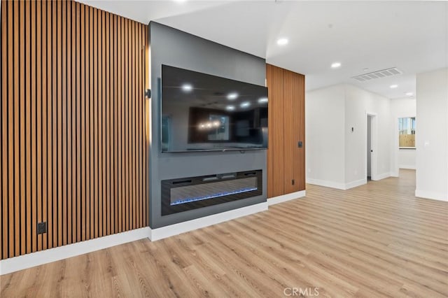 6296 Diamond Ave, Paradise, CA 95969 - unfurnished living room with light wood-style flooring, baseboards, and recessed lighting