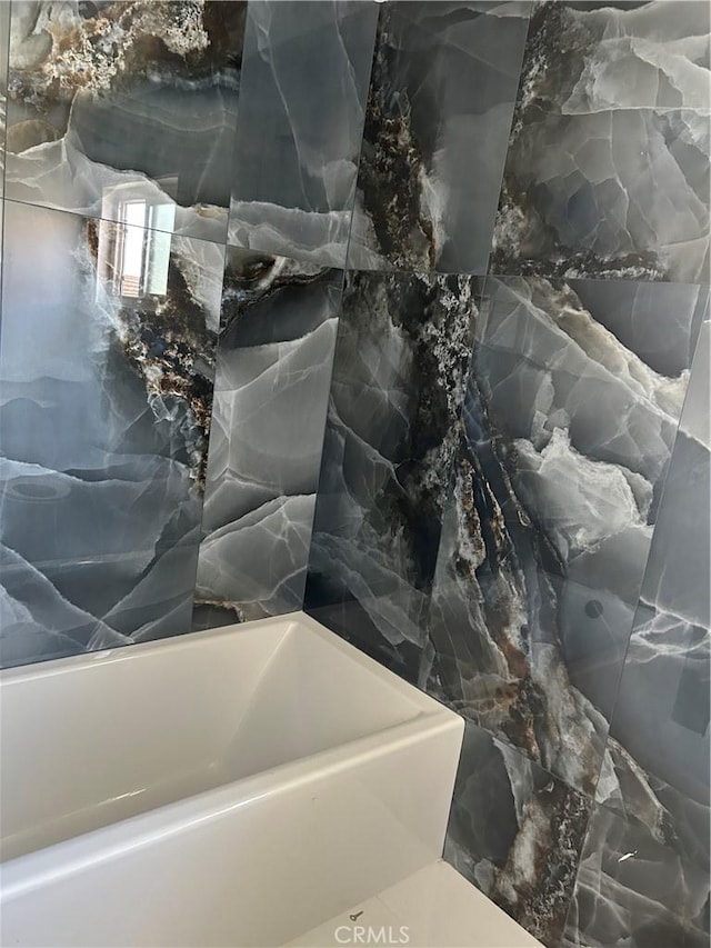 990 244th St, Harbor City, CA 90710 - bathroom with a tub