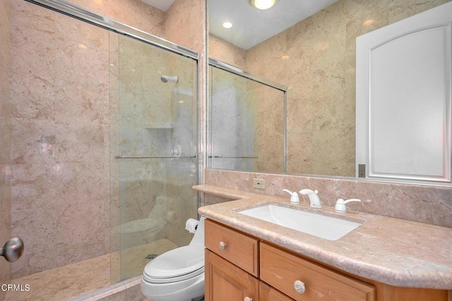 1690 Calle Tierra Vis, Camarillo, CA 93010 - bathroom featuring a tile shower, toilet, vanity, and tile walls