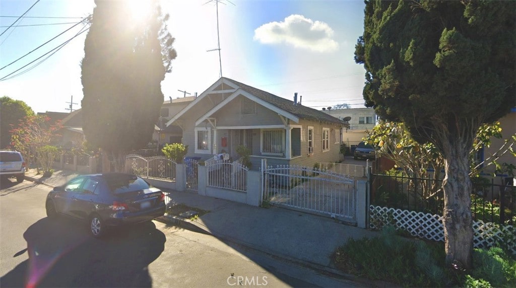 1160 E 47th Pl, Los Angeles, CA 90011 - bungalow-style home featuring a gate and a fenced front yard