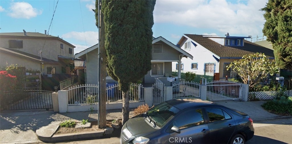 1160 E 47th Pl, Los Angeles, CA 90011 - bungalow-style home featuring a gate and a fenced front yard