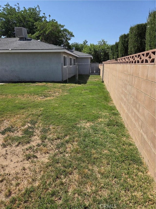 355 Woodlark St, Lancaster, CA 93535 - view of yard