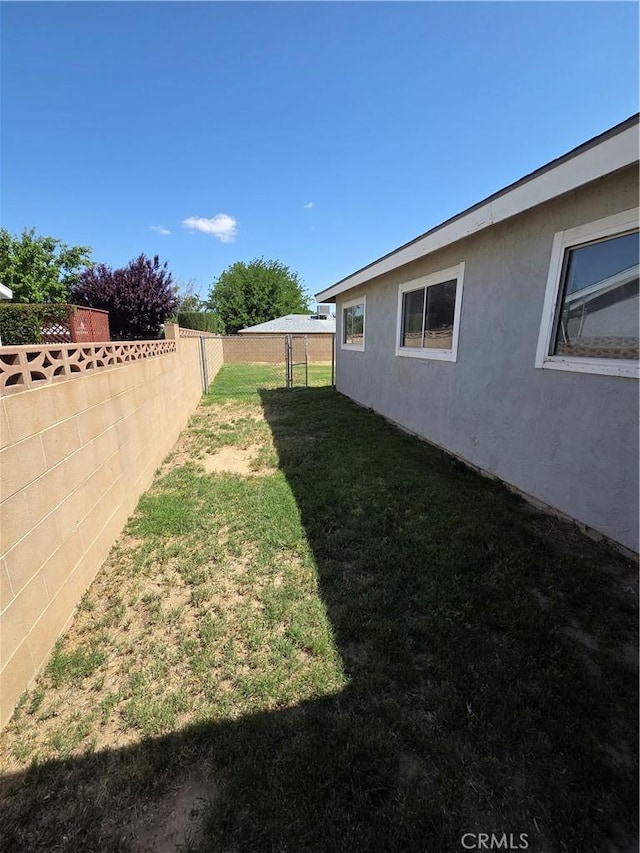 355 Woodlark St, Lancaster, CA 93535 - view of yard