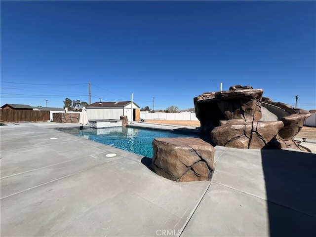 15245 Apache Rd, Apple Valley, CA 92307 - view of pool with a fenced backyard and a patio area