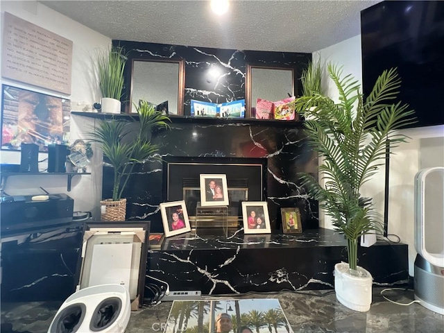 15245 Apache Rd, Apple Valley, CA 92307 - detailed view of a textured ceiling
