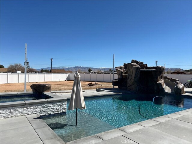 15245 Apache Rd, Apple Valley, CA 92307 - view of swimming pool featuring a fenced backyard and a mountain view