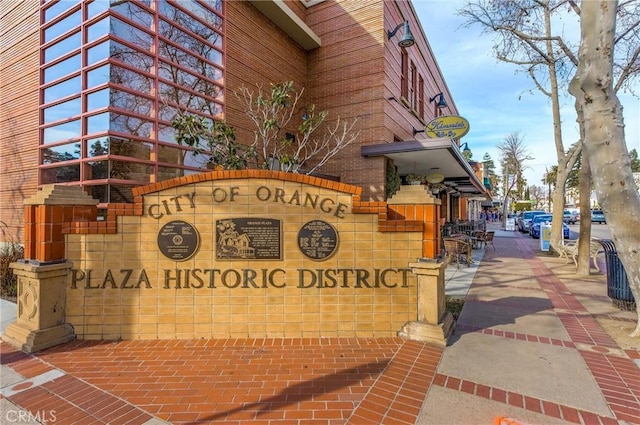 528 E Palmyra Ave, Orange, CA 92866 - view of community sign