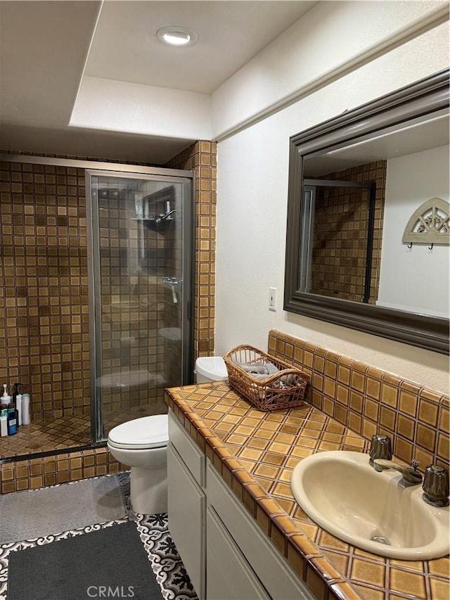 28726 Macklin Ave, Canyon Country, CA 91387 - full bathroom featuring toilet, vanity, a stall shower, and recessed lighting