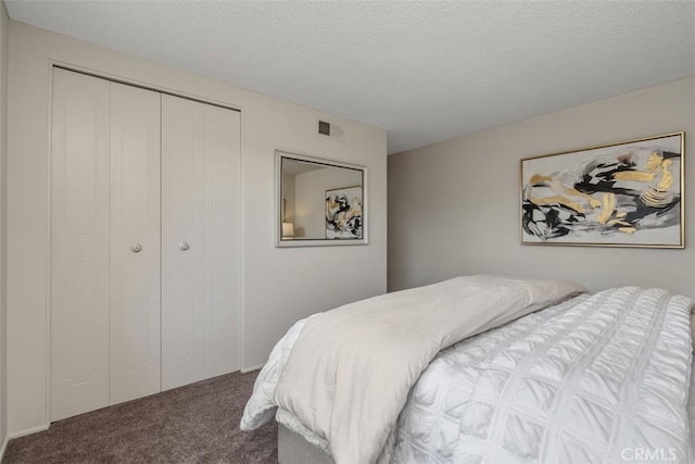251 Mountain Crest Rd, Duarte, CA 91010 - bedroom with carpet flooring, a closet, and a textured ceiling