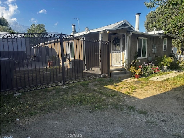 view of front of property featuring a gate and fence