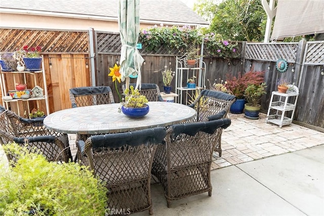 564 Margie Pl, Nipomo, CA 93444 - fenced backyard with a patio area and outdoor dining area