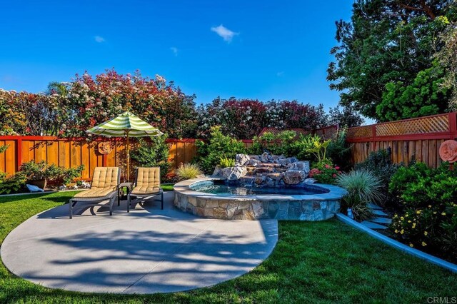 1850 Willowhaven Rd, Encinitas, CA 92024 - fenced backyard with a patio