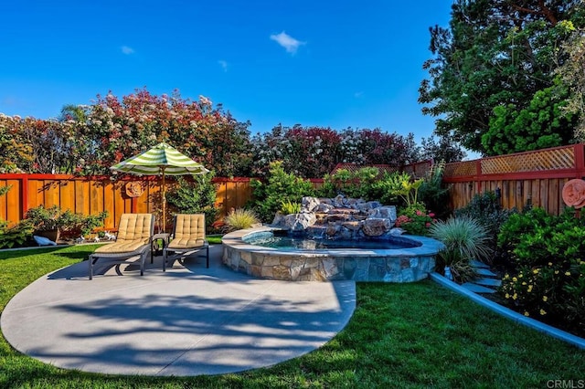 1850 Willowhaven Rd, Encinitas, CA 92024 - fenced backyard with a patio