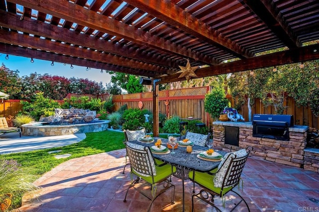 1850 Willowhaven Rd, Encinitas, CA 92024 - fenced backyard with area for grilling, a patio, and outdoor dining area
