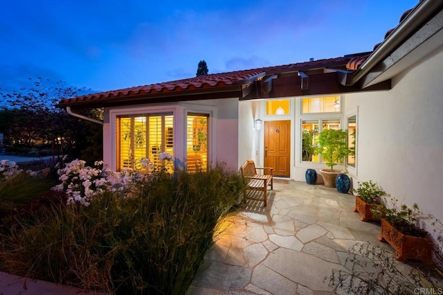 1850 Willowhaven Rd, Encinitas, CA 92024 - entrance to property with stucco siding and a tile roof