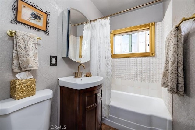 61961 Aster Pl, Joshua Tree, CA 92252 - bathroom featuring toilet, vanity, and shower / tub combo with curtain