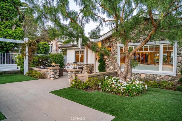 461 Poplar St, Laguna Beach, CA 92651 - view of green lawn