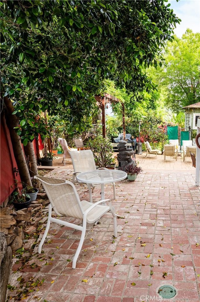 22460 Venido Rd, Woodland Hills, CA 91364 - view of patio / terrace