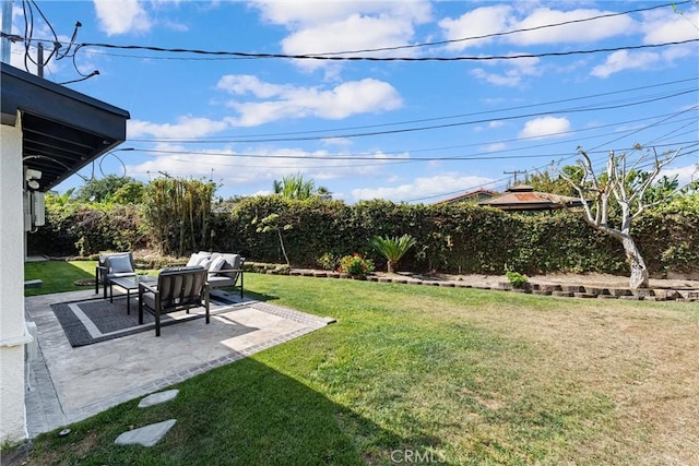 view of grassy yard featuring a patio