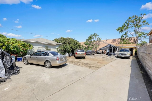 view of front of property with uncovered parking