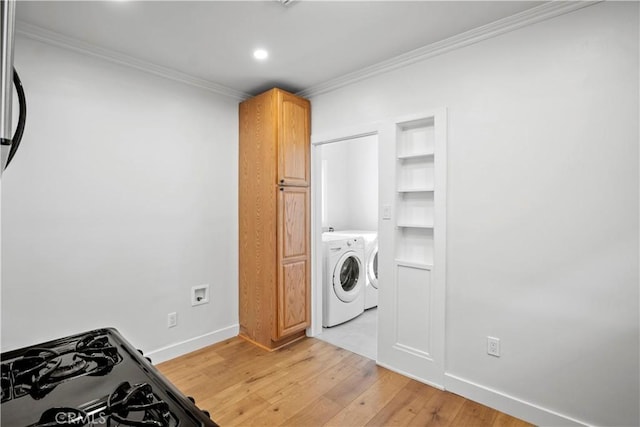 clothes washing area featuring light wood-style floors, baseboards, crown molding, washing machine and clothes dryer, and recessed lighting