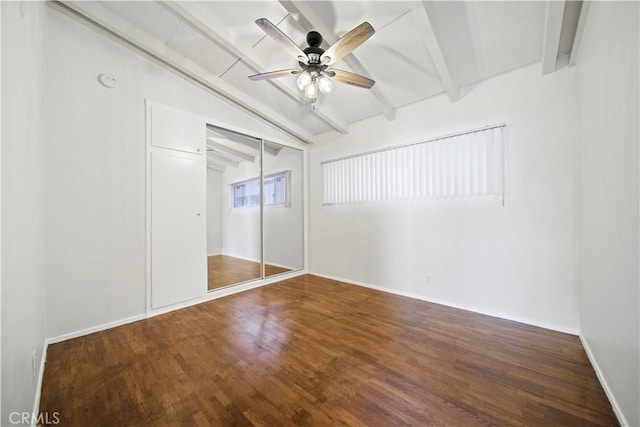 unfurnished bedroom featuring wood finished floors, a closet, baseboards, and ceiling fan
