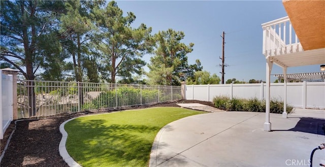 31695 Corte Avalos, Temecula, CA 92592 - fenced backyard with a patio area