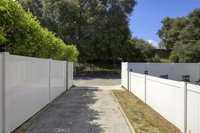 11101 Sarah St, Toluca Lake, CA 91602 - view of concrete surface