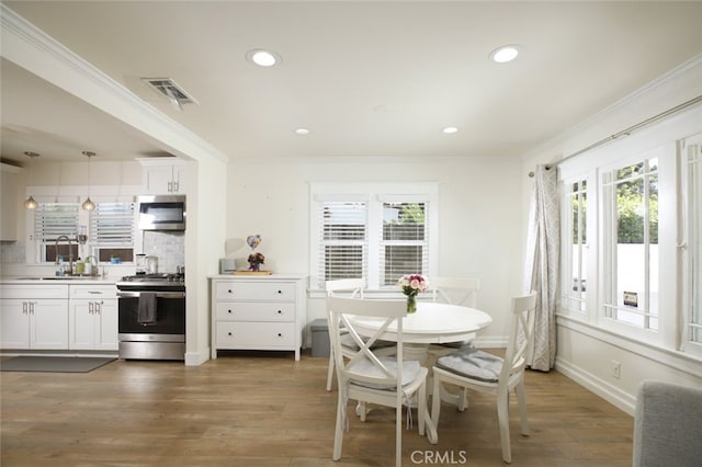 11101 Sarah St, Toluca Lake, CA 91602 - dining room featuring crown molding, wood finished floors, baseboards, and recessed lighting