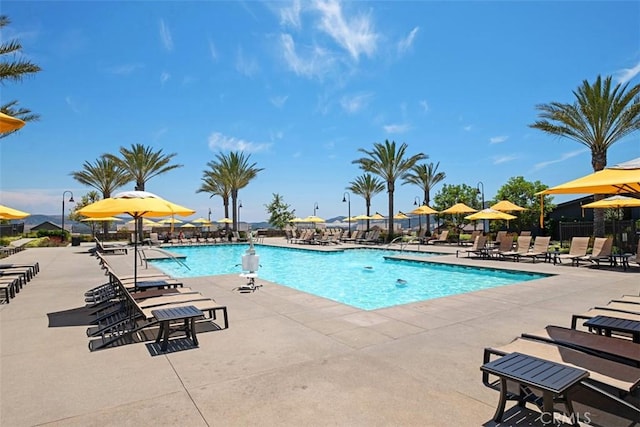 24 Vasto St, Rancho Mission Viejo, CA 92694 - community pool with a patio and fence