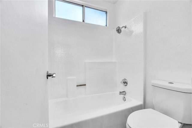 15696 Paine St, Fontana, CA 92336 - bathroom with toilet and washtub / shower combination