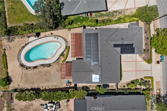 5839 Parkmor Rd, Calabasas, CA 91302 - drone / aerial view of a pool