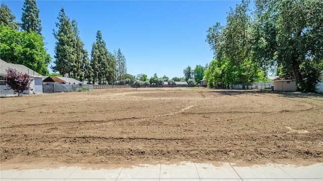 5458 E Tulare St, Fresno, CA 93727 - view of yard