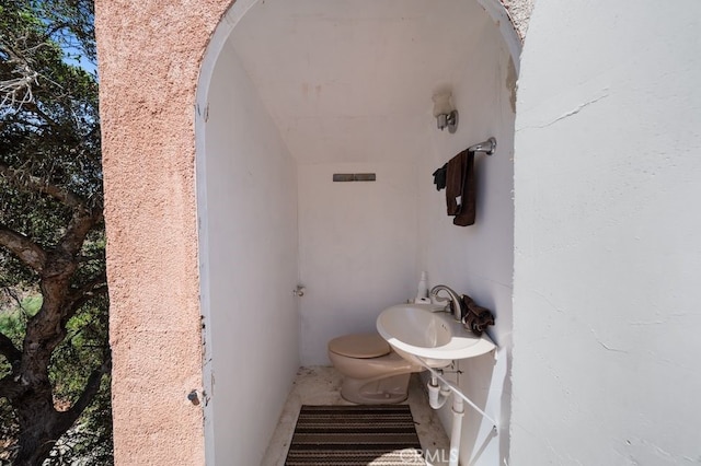 879 Stewart Canyon Rd, Fallbrook, CA 92028 - bathroom with toilet and a sink